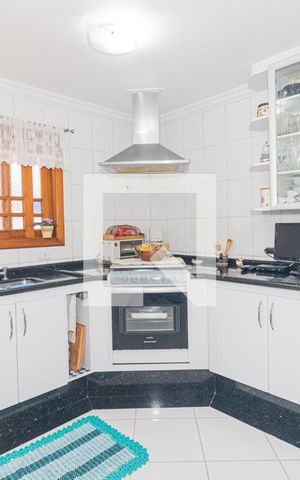 Casa à venda com 470m², 3 quartos e 6 vagas Casa à venda com 470m², 3 quartos e 6 vagasCozinha