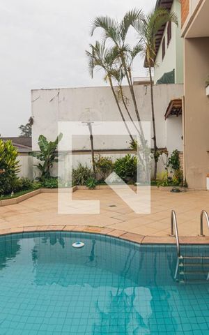 Casa à venda com 470m², 3 quartos e 6 vagas Casa à venda com 470m², 3 quartos e 6 vagasPiscina