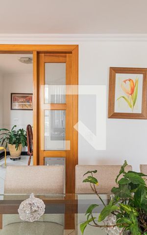 Casa à venda com 470m², 3 quartos e 6 vagas Casa à venda com 470m², 3 quartos e 6 vagasSala de Jantar