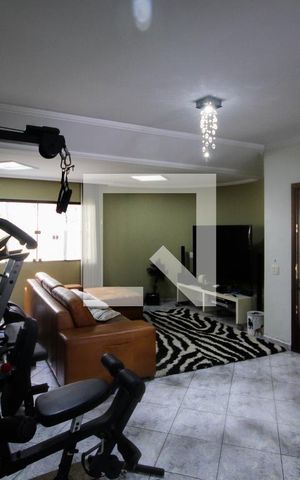 Casa à venda com 310m², 4 quartos e 2 vagas Casa à venda com 310m², 4 quartos e 2 vagasSala