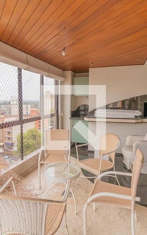 Apartamento à venda com 200m², 4 quartos e 2 vagasSacada da sala