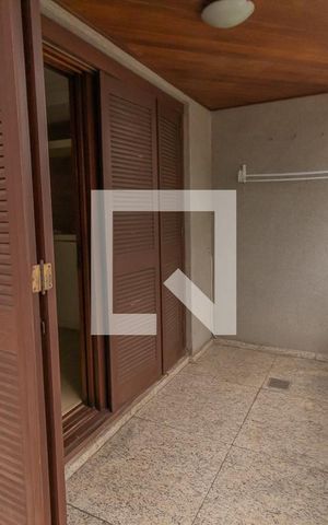 Apartamento à venda com 200m², 4 quartos e 2 vagasSacada do quarto 3