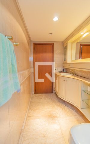 Apartamento à venda com 200m², 4 quartos e 2 vagasBanheiro do Quarto 3