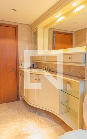 Apartamento à venda com 200m², 4 quartos e 2 vagasBanheiro do Quarto 3