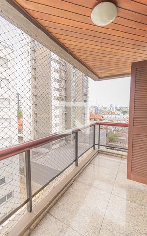Apartamento à venda com 200m², 4 quartos e 2 vagasSacada do quarto 3