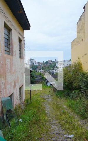 Casa à venda com 450m², 2 quartos e 5 vagasPátio frente