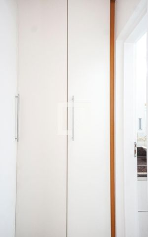 Casa à venda com 200m², 4 quartos e 2 vagas Casa à venda com 200m², 4 quartos e 2 vagasCloset da suíte 02