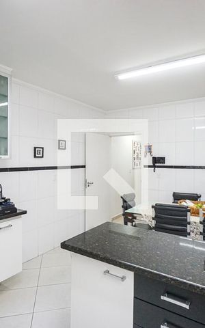 Casa à venda com 200m², 4 quartos e 2 vagas Casa à venda com 200m², 4 quartos e 2 vagasCopa e cozinha