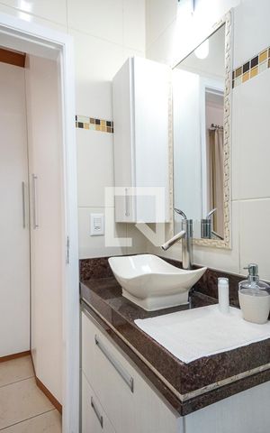 Casa à venda com 200m², 4 quartos e 2 vagas Casa à venda com 200m², 4 quartos e 2 vagasBanheiro da suíte 02