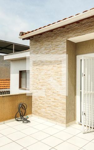 Casa à venda com 200m², 4 quartos e 2 vagas Casa à venda com 200m², 4 quartos e 2 vagasTerraço