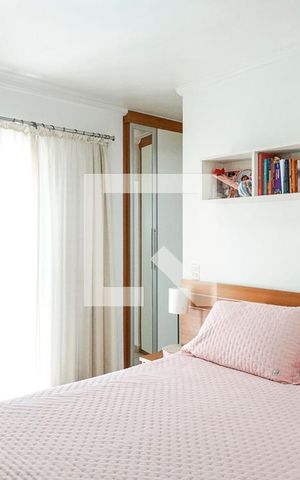 Casa à venda com 200m², 4 quartos e 2 vagas Casa à venda com 200m², 4 quartos e 2 vagasSuíte 02