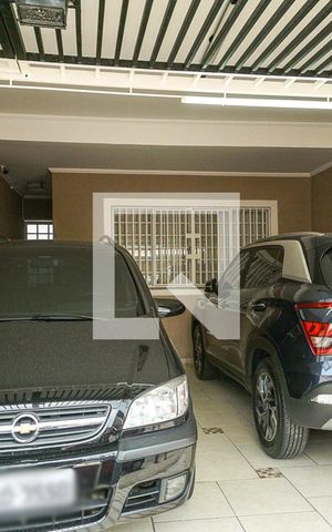Casa à venda com 200m², 4 quartos e 2 vagas Casa à venda com 200m², 4 quartos e 2 vagasGaragem