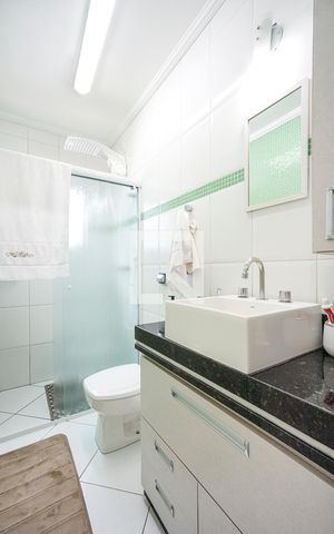 Casa à venda com 200m², 4 quartos e 2 vagas Casa à venda com 200m², 4 quartos e 2 vagasBanheiro da suíte 01