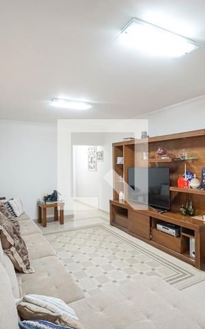 Casa à venda com 200m², 4 quartos e 2 vagas Casa à venda com 200m², 4 quartos e 2 vagasSala