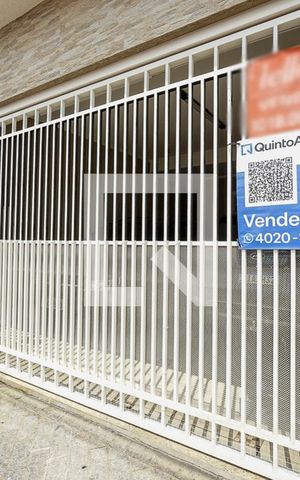 Casa à venda com 200m², 4 quartos e 2 vagas Casa à venda com 200m², 4 quartos e 2 vagasFachada