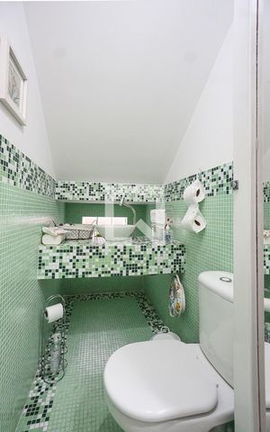 Casa à venda com 200m², 4 quartos e 2 vagas Casa à venda com 200m², 4 quartos e 2 vagasLavabo