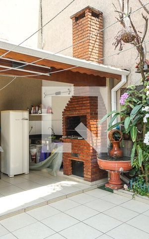 Casa à venda com 200m², 4 quartos e 2 vagas Casa à venda com 200m², 4 quartos e 2 vagasQuintal