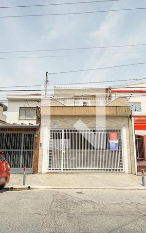 Casa à venda com 200m², 4 quartos e 2 vagas Casa à venda com 200m², 4 quartos e 2 vagasFachada