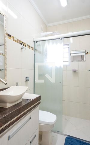 Casa à venda com 200m², 4 quartos e 2 vagas Casa à venda com 200m², 4 quartos e 2 vagasBanheiro da suíte 02
