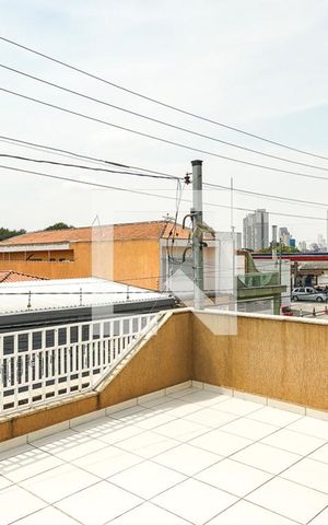 Casa à venda com 200m², 4 quartos e 2 vagas Casa à venda com 200m², 4 quartos e 2 vagasTerraço