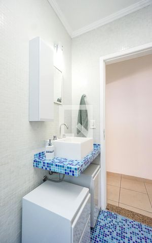 Casa à venda com 200m², 4 quartos e 2 vagas Casa à venda com 200m², 4 quartos e 2 vagasBanheiro social
