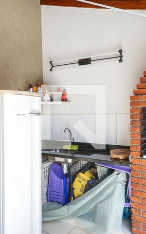 Casa à venda com 200m², 4 quartos e 2 vagas Casa à venda com 200m², 4 quartos e 2 vagasQuintal