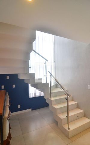 Casa à venda com 170m², 3 quartos e 3 vagasEscada