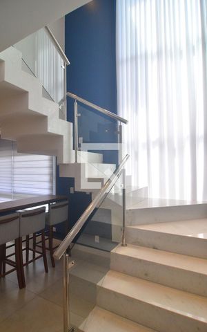 Casa à venda com 170m², 3 quartos e 3 vagasEscada