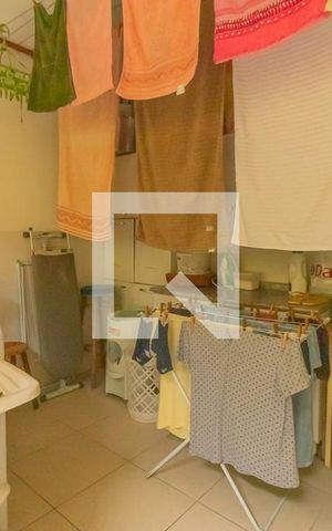 Casa à venda com 253m², 3 quartos e 1 vagaÁrea de Serviço