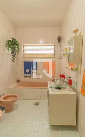 Casa à venda com 253m², 3 quartos e 1 vagaBanheiro