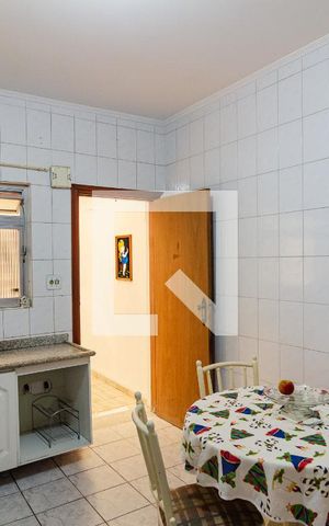 Casa à venda com 150m², 4 quartos e 2 vagas Casa à venda com 150m², 4 quartos e 2 vagasCozinha