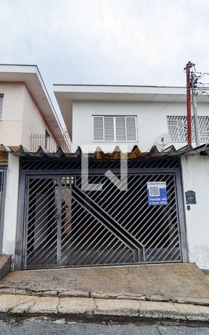 Casa à venda com 150m², 4 quartos e 2 vagas Casa à venda com 150m², 4 quartos e 2 vagasFachada