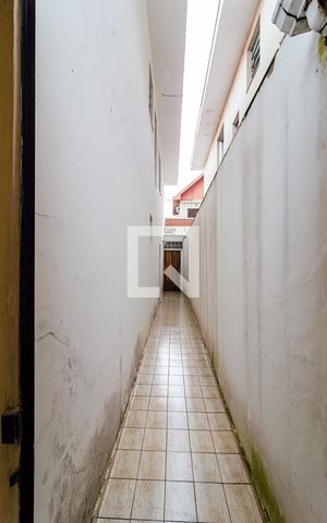 Casa à venda com 150m², 4 quartos e 2 vagas Casa à venda com 150m², 4 quartos e 2 vagasCorredor