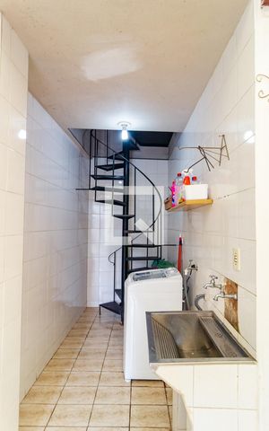 Casa à venda com 150m², 4 quartos e 2 vagas Casa à venda com 150m², 4 quartos e 2 vagasLavanderia