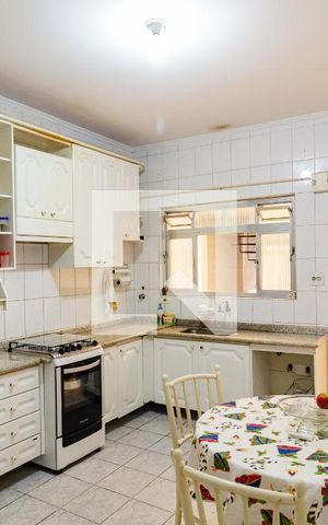 Casa à venda com 150m², 4 quartos e 2 vagas Casa à venda com 150m², 4 quartos e 2 vagasCozinha
