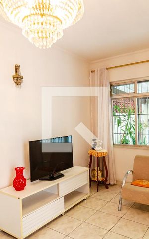Casa à venda com 150m², 4 quartos e 2 vagas Casa à venda com 150m², 4 quartos e 2 vagasSala