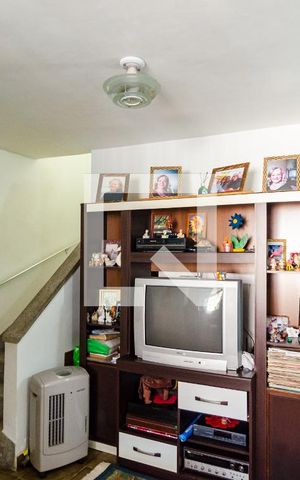 Casa à venda com 274m², 3 quartos e 2 vagas Casa à venda com 274m², 3 quartos e 2 vagasSala