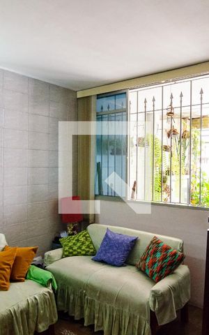 Casa à venda com 274m², 3 quartos e 2 vagas Casa à venda com 274m², 3 quartos e 2 vagasSala