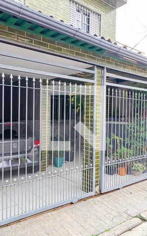 Casa à venda com 274m², 3 quartos e 2 vagas Casa à venda com 274m², 3 quartos e 2 vagasFachada