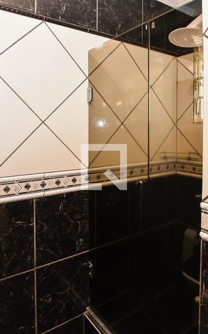 Apartamento à venda com 52m², 2 quartos e 1 vaga Apartamento à venda com 52m², 2 quartos e 1 vagaBanheiro
