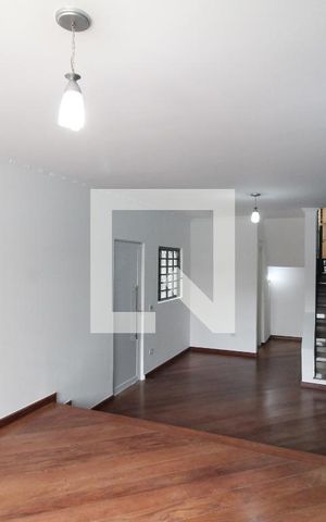 Casa à venda com 240m², 4 quartos e 3 vagasSala