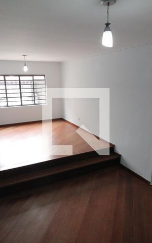 Casa à venda com 240m², 4 quartos e 3 vagasSala