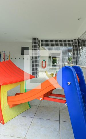 Apartamento à venda com 218m², 3 quartos e 2 vagas Apartamento à venda com 218m², 3 quartos e 2 vagasPlayground