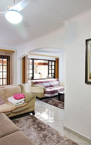 Casa à venda com 220m², 3 quartos e 3 vagasSala 2