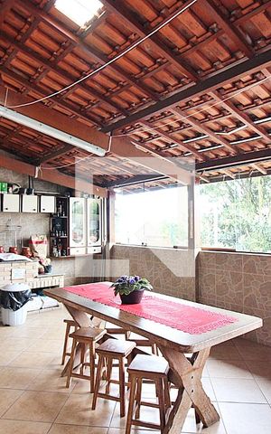 Casa à venda com 220m², 3 quartos e 3 vagasEspaço Gourmet e Lavanderia