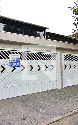 Casa à venda com 220m², 3 quartos e 3 vagasFachada