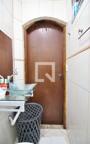 Casa à venda com 220m², 3 quartos e 3 vagasBanheiro do Quarto 1 - Suíte