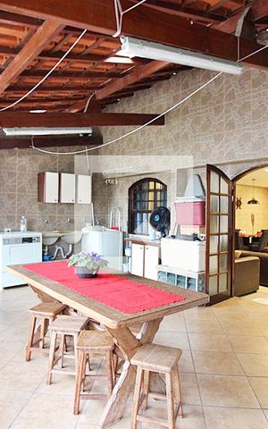 Casa à venda com 220m², 3 quartos e 3 vagasEspaço Gourmet e Lavanderia
