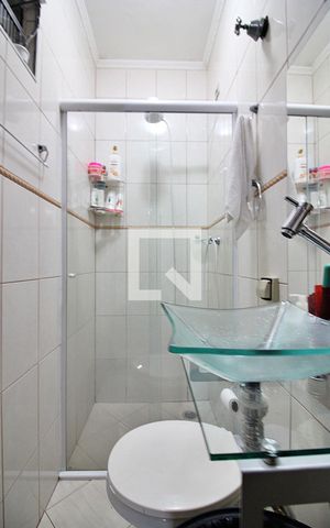 Casa à venda com 220m², 3 quartos e 3 vagasBanheiro do Quarto 1 - Suíte