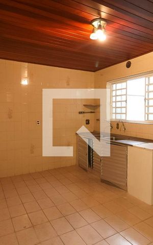 Casa à venda com 77m², 2 quartos e sem vaga Casa à venda com 77m², 2 quartos e sem vagaCozinha